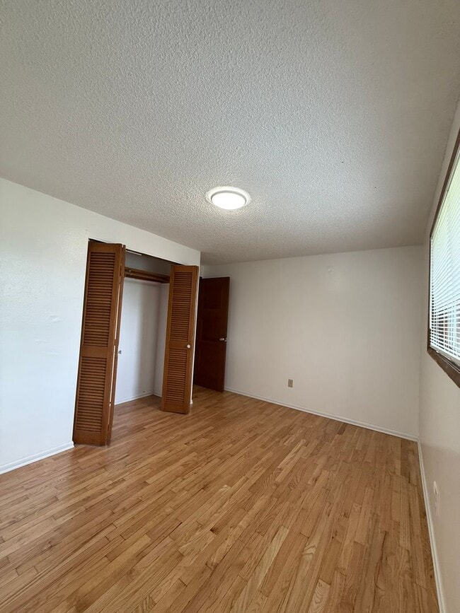 Building Photo - Great location in Milwaukie, OR! 3 bedroom 1 bath home with a large yard!