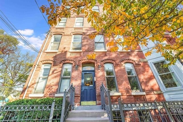 Building Photo - 128 Bright St