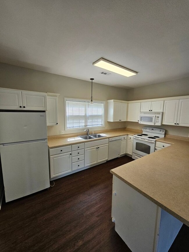 Building Photo - 3-Bedroom Home in the Heart of Cookeville – Available Now!