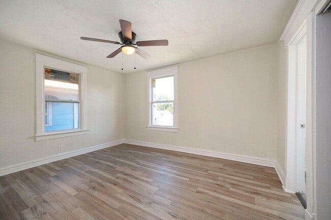 Building Photo - 5 Bedroom Home Near Central Park and Centr...