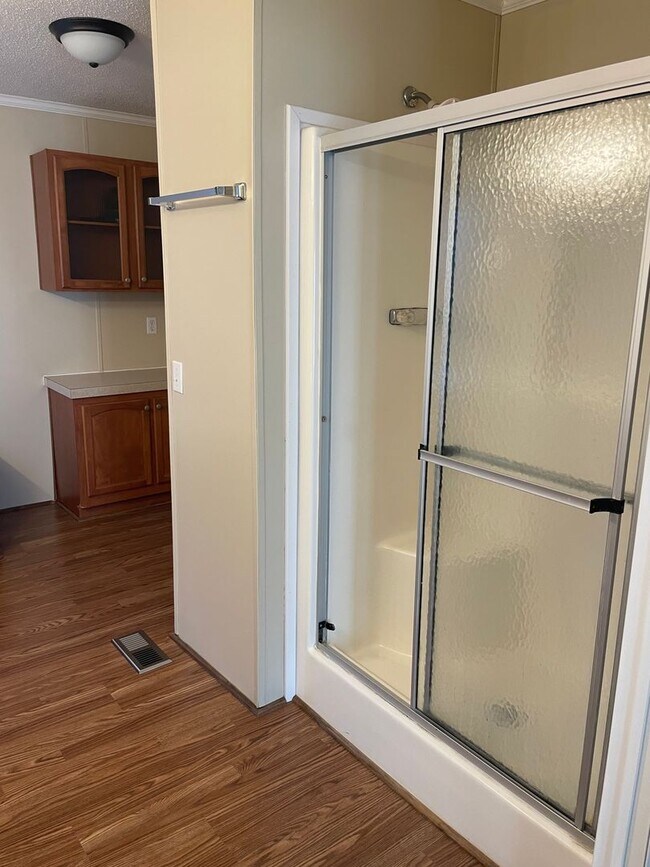 Building Photo - Country Living at it's Finest!