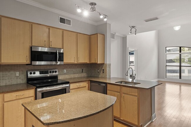 Building Photo - Spacious Music Row Condo (SPECIAL: 1/2 off...