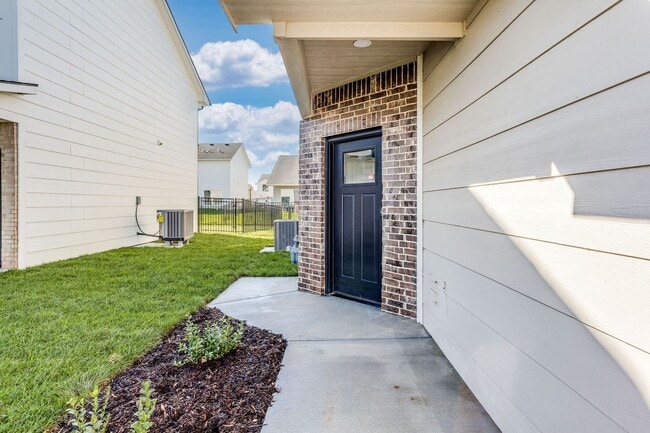 Building Photo - Fox Creek- Holly Plan