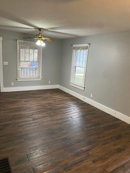 Building Photo - 1005 N 9th St