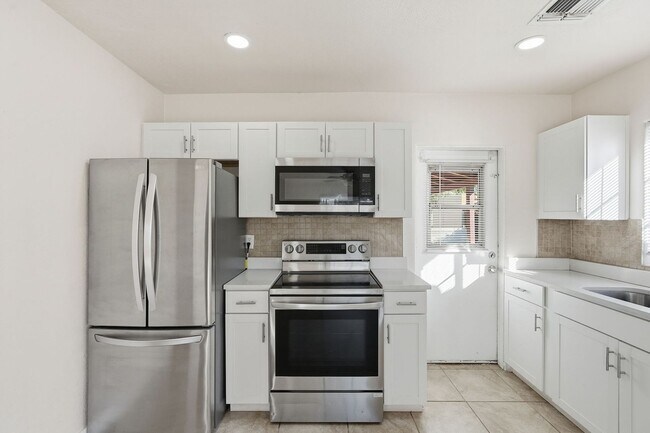 Building Photo - Great complex in Central Phoenix