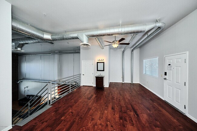 Building Photo - 424 S 2nd St