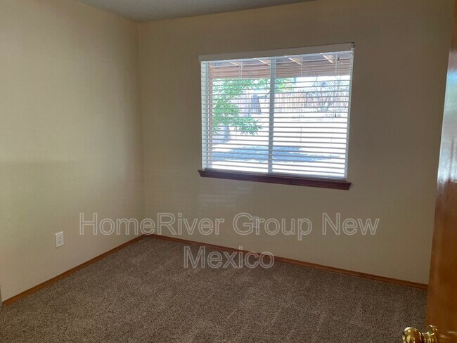 Building Photo - 2205 Sunstone Dr NW