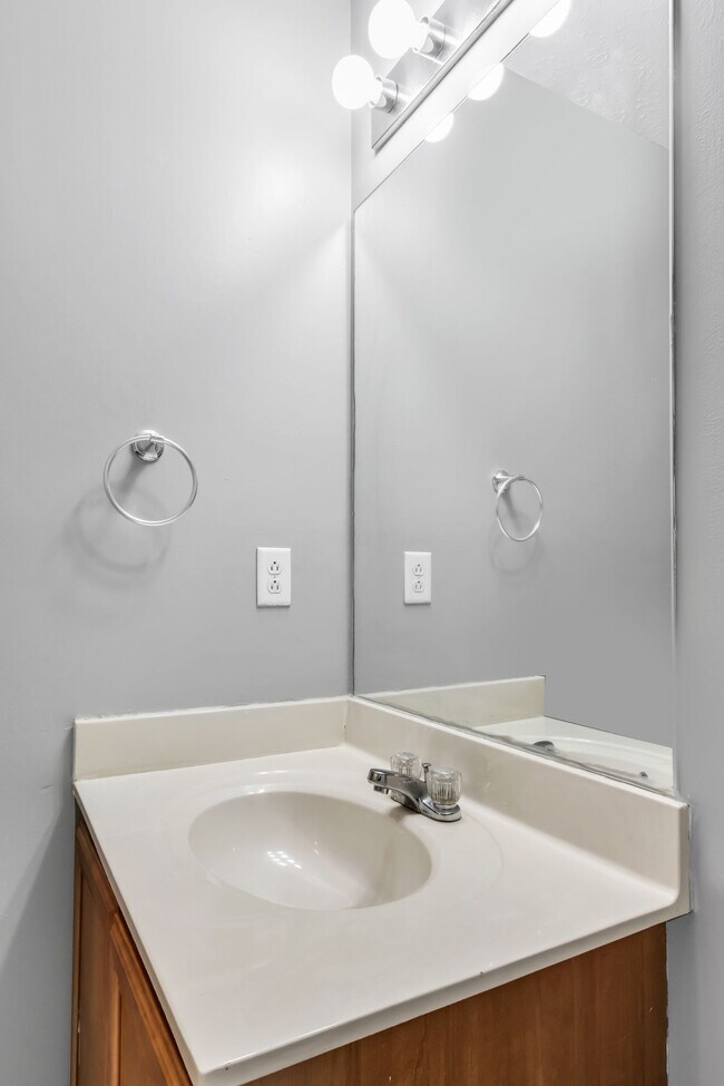 Building Photo - 414 Arapaho Dr