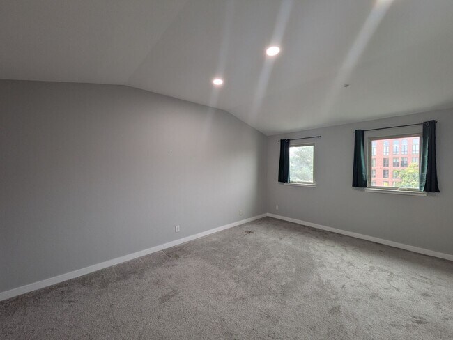 Building Photo - Capitol Hill Condo Living - 2 story with 2...
