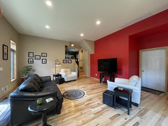 Great Room - 810 Brinsmere Dr