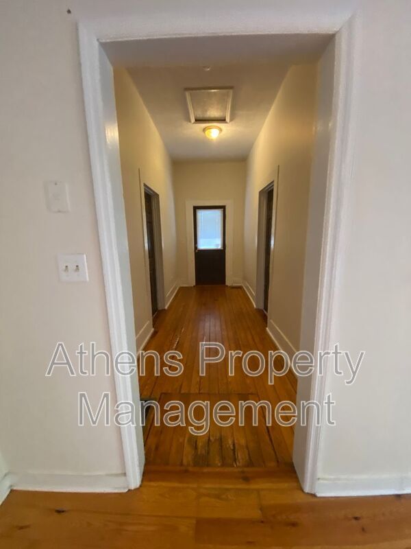 Building Photo - 285 N Rocksprings St