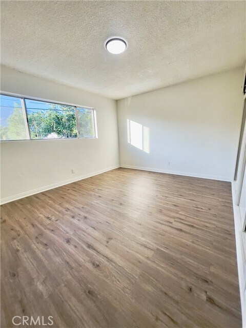 Building Photo - 525 E Olive Ave