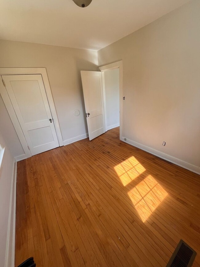 Building Photo - 4 Bedroom || 1.5 Bathroom Home in Altavista