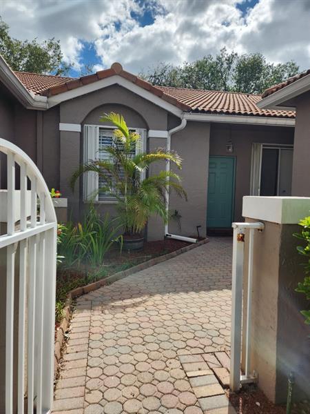 Building Photo - 2300 E Aragon Blvd