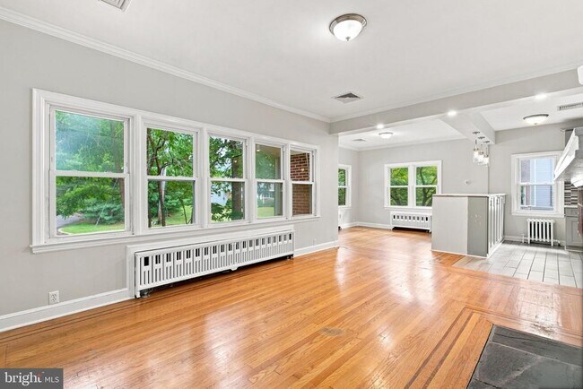 Building Photo - 133 Warrenville Rd