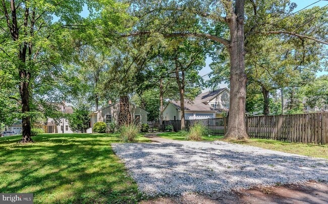 Building Photo - 242 Beachwood Rd
