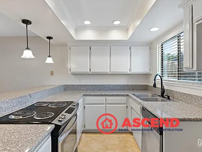 Building Photo - Beautiful 2 Bedroom, 2 Bathroom Home with ...