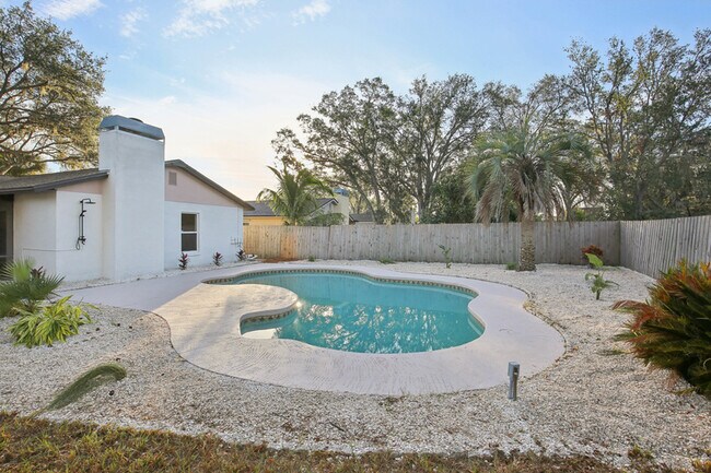 Building Photo - 3911 King Dr