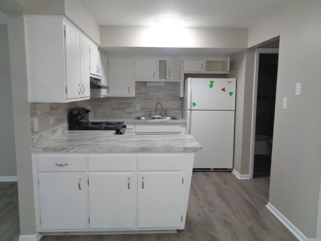 Building Photo - 6045 Marshall Ave