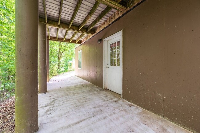 Building Photo - 4 Bedroom Home in Lynchburg