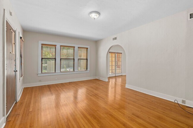 Building Photo - 526 Pershing Ave