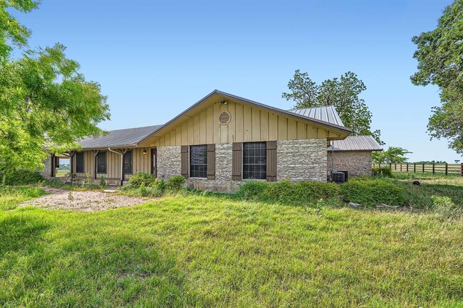 Building Photo - 1850 Co Rd 105