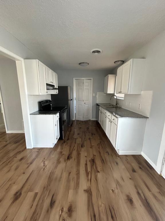 Building Photo - 4603 SW H Ave