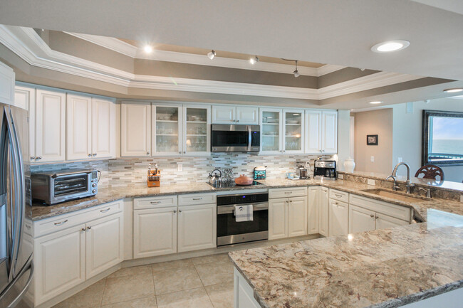Building Photo - 8600 S Ocean Dr