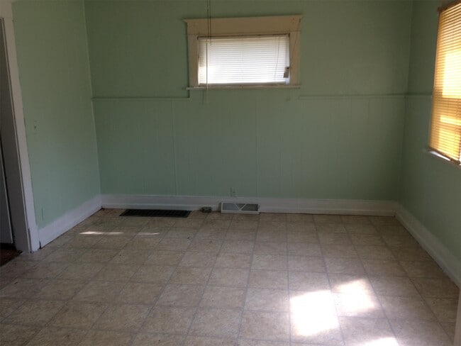 Building Photo - 409 Norwood Ave