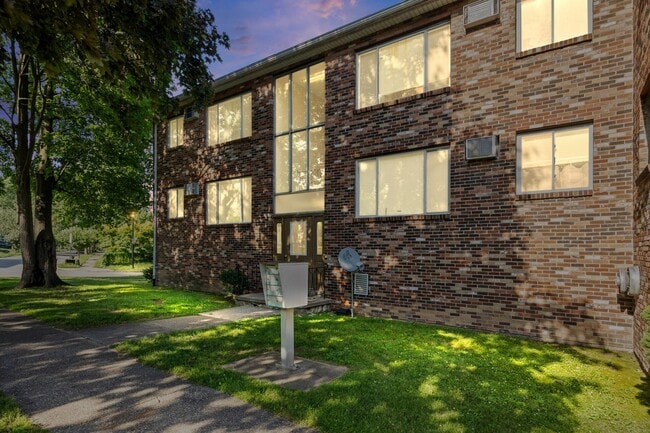 Building Photo - 725 Cedarwood Terrace