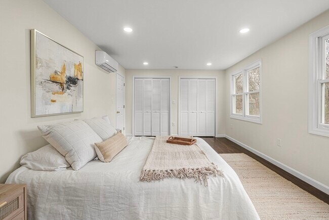 Building Photo - 7 Old North Rd