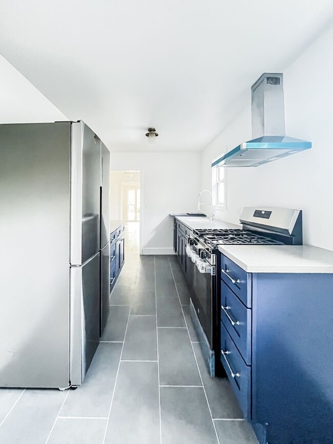 Building Photo - 2246 N Alvarado St