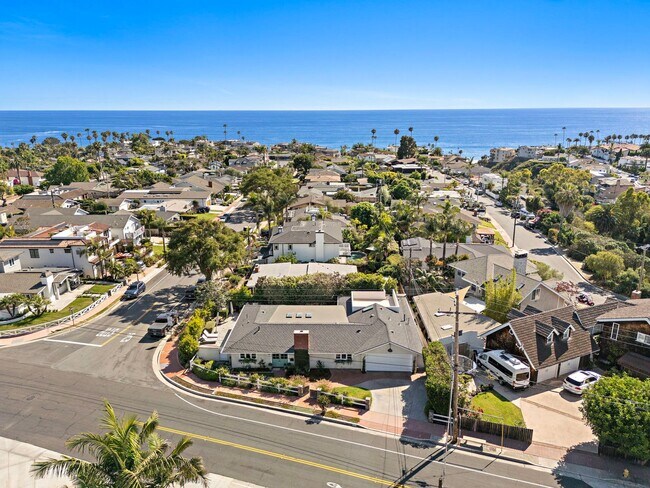 Building Photo - 806 S Ola Vista