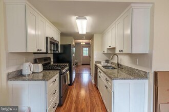 Building Photo - 5776 Yellowrose Ct