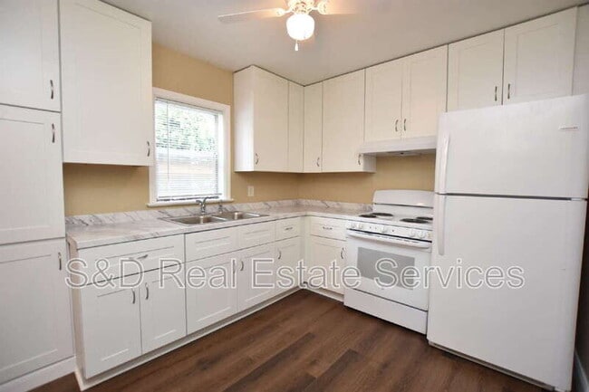 Building Photo - 738 E Valencia St