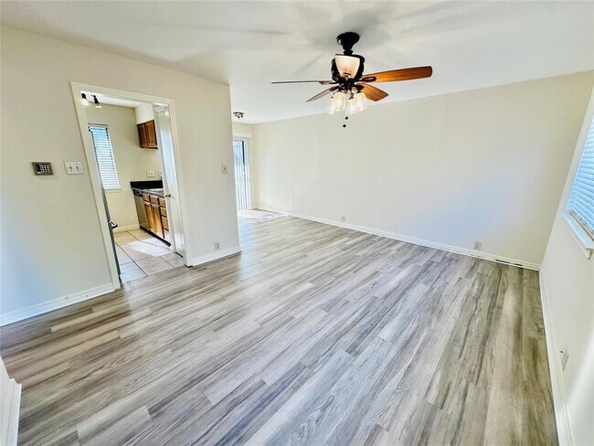 Building Photo - 6810 Deatonhill Dr