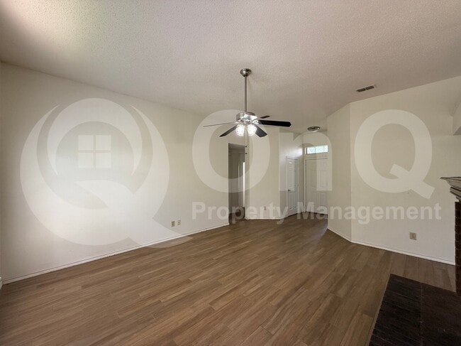Building Photo - 1206 Hyde Park Dr