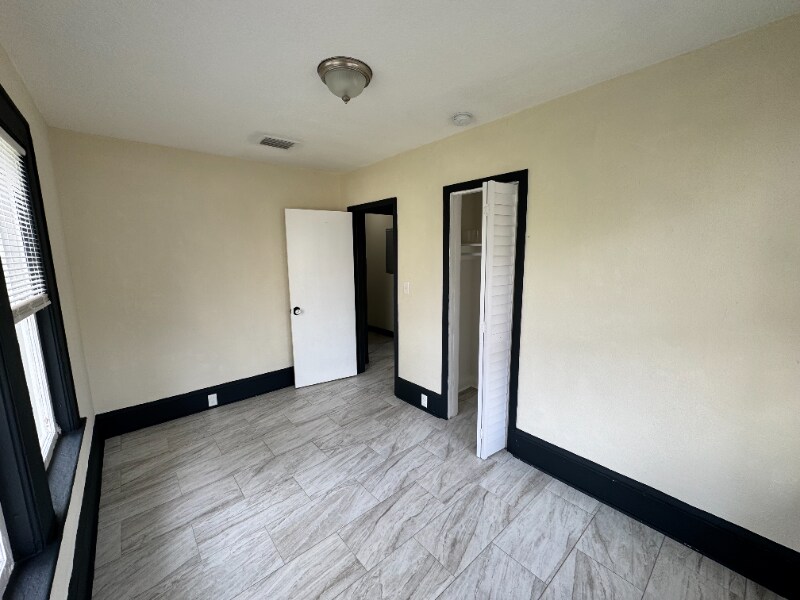 Building Photo - 2923 Rosselle St