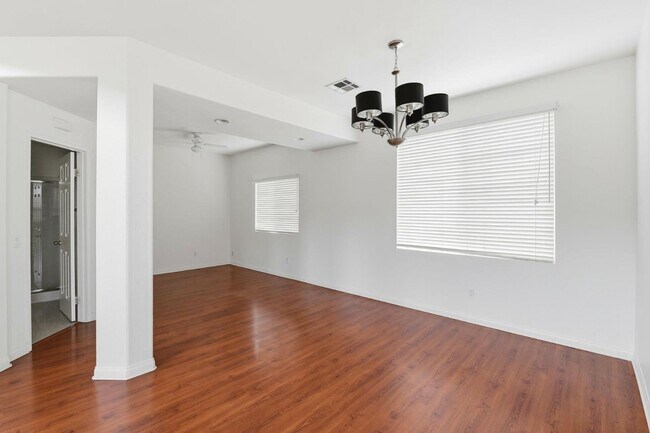 Building Photo - 125 Macademia Ln