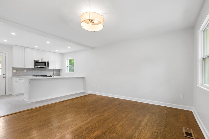 Building Photo - 4307 Colebrook Rd