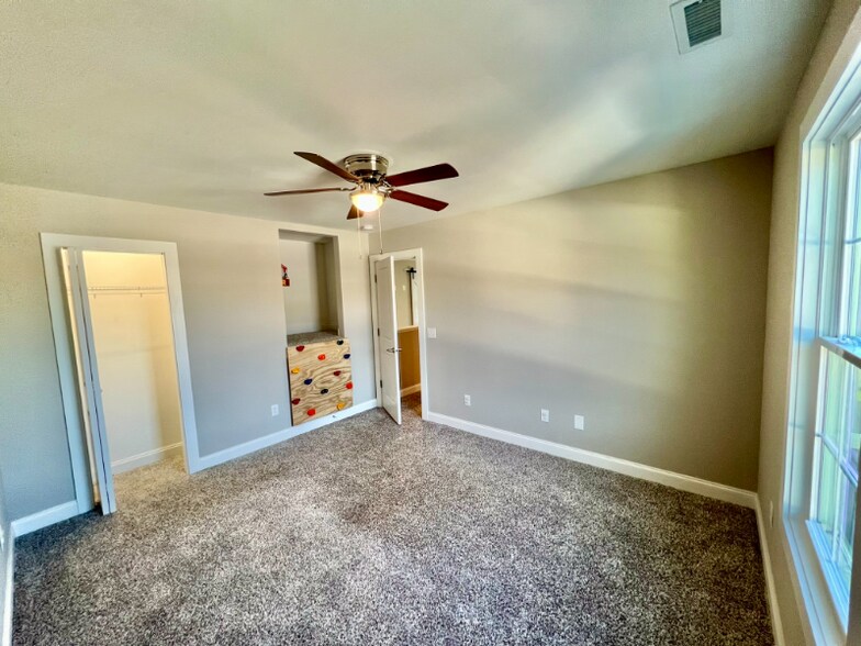 Building Photo - 2530 Snow Creek Rd NE