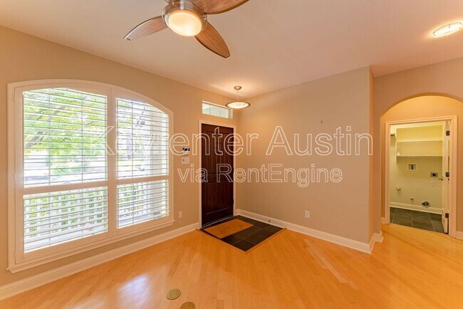Building Photo - 1808 Village Oak Ct