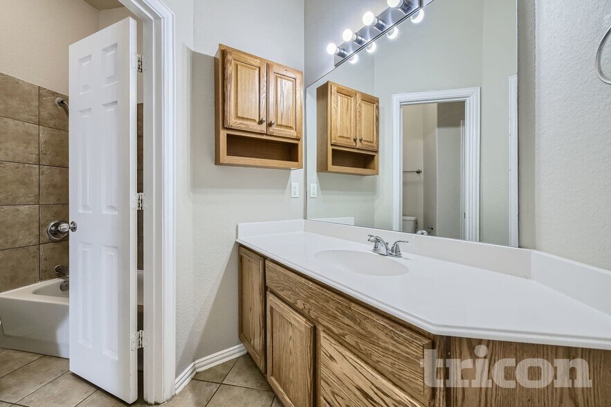 Building Photo - 2615 Hardwood Trail