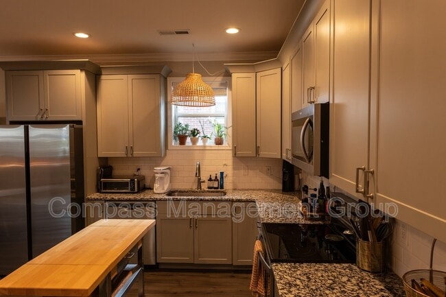 Building Photo - 933 E Churchwell Ave