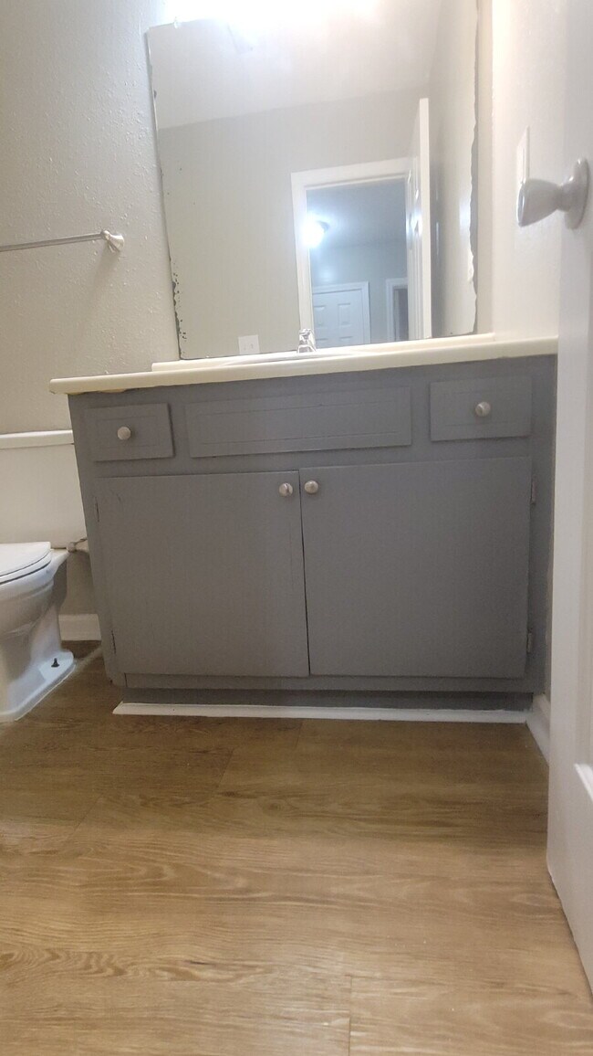 Building Photo - "Spacious 2-Bed, 2-Bath Haven in Huntsville - Your Perfect Retreat Awaits!"