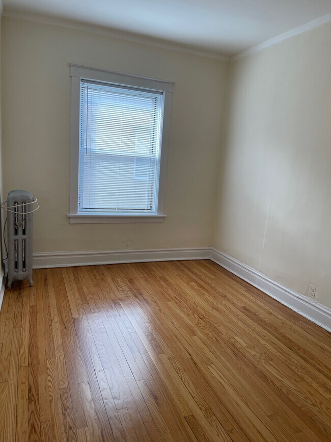 Building Photo - 6970 N Sheridan Rd