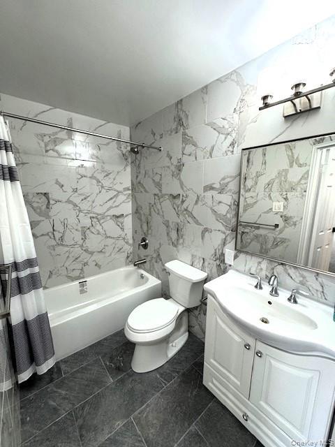 Building Photo - 740 E Broadway