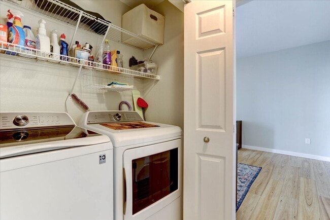 Building Photo - Charming 2-bedroom, 2-bath condo in Erie, CO,