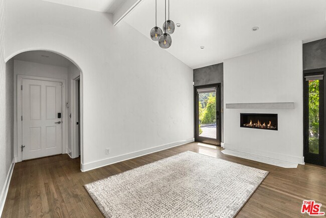 Building Photo - 9559 Sherwood Forest Ln