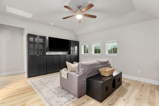 Building Photo - 6720 Verona Pl